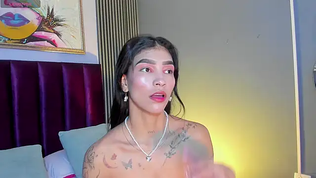 Snapshot of LauraAristizabal chatting on 05-28-26, 11:51 LauraAristizabal online show from 05-28-26, 11:51