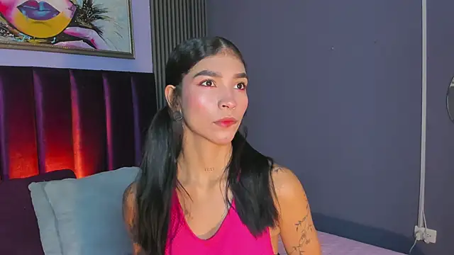 Snapshot of LauraAristizabal chatting on 06-18-26, 11:58 LauraAristizabal online show from 06-18-26, 11:58