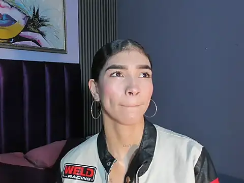 Snapshot of LauraAristizabal chatting on 06-19-26, 11:58 LauraAristizabal online show from 06-19-26, 11:58