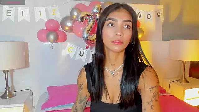 Snapshot of LauraAristizabal chatting on 06-24-26, 12:15 LauraAristizabal online show from 06-24-26, 12:15