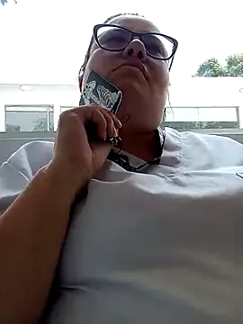 Snapshot of foxbell_lt chatting on 02-15-25, 04:45 foxbell lt online show from 02-15-25, 04:45