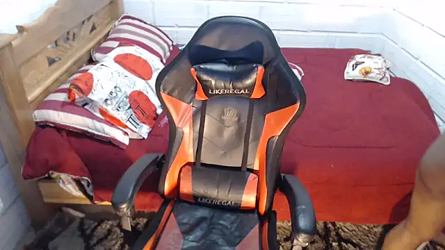 Snapshot of sexyjustin202 chatting on 12-20-24, 10:00 sexyjustin202 online show from 12-20-24, 10:00