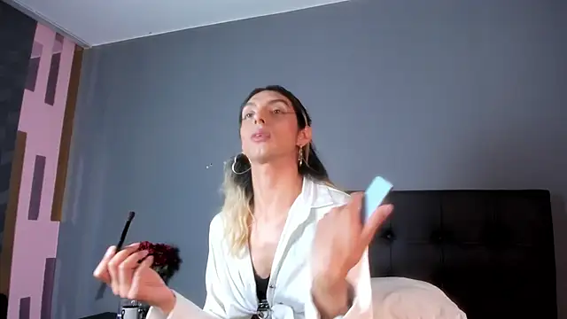 Snapshot of Victoria_Badgal_ chatting on 11-19-25, 08:20 Victoria Badgal online show from 11-19-25, 08:20