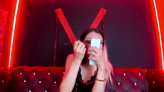 Snapshot of Victoria_Badgal_ chatting on 11-21-25, 08:51 Victoria Badgal online show from 11-21-25, 08:51