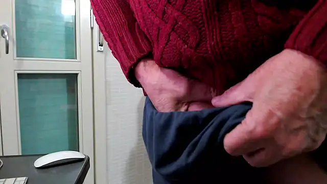 Snapshot of Unicum900 chatting on 12-18-24, 10:35 Unicum900 online show from 12-18-24, 10:35