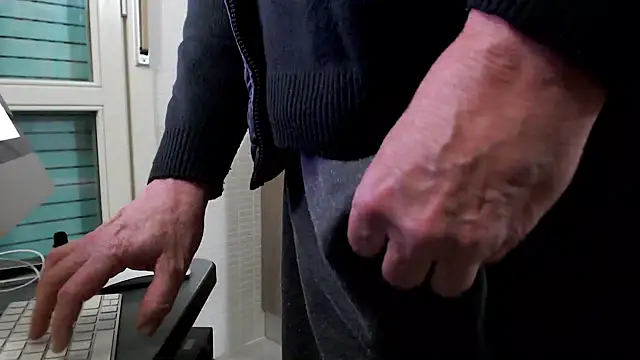 Snapshot of Unicum900 chatting on 02-19-25, 05:49 Unicum900 online show from 02-19-25, 05:49