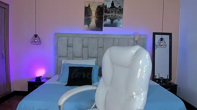 Snapshot of Stefhanyblow chatting on 12-07-24, 04:20 Stefhanyblow online show from 12-07-24, 04:20