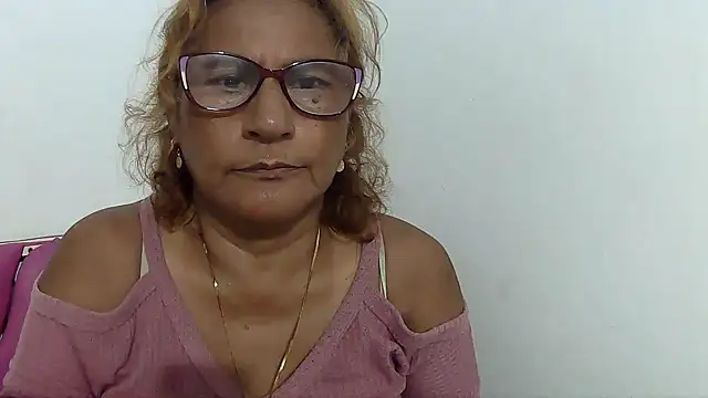 Snapshot of charrysexy1 chatting on 04-14-26, 11:44 charrysexy1 online show from 04-14-26, 11:44