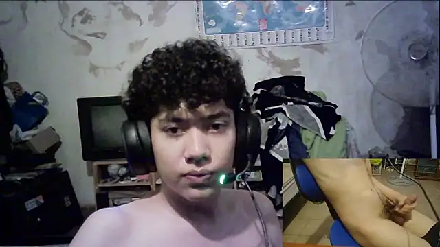 Snapshot of Emv2 chatting on 01-31-26, 08:29 Emv2 online show from 01-31-26, 08:29