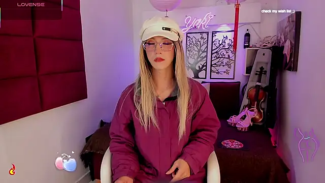 Snapshot of Yaki_Tai chatting on 09-22-25, 03:25 Yaki Tai online show from 09-22-25, 03:25