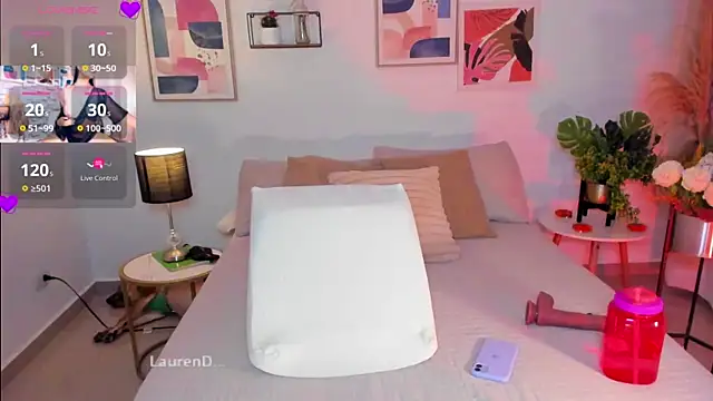 Snapshot of Misslaurenn chatting on 02-19-25, 01:08 Misslaurenn online show from 02-19-25, 01:08