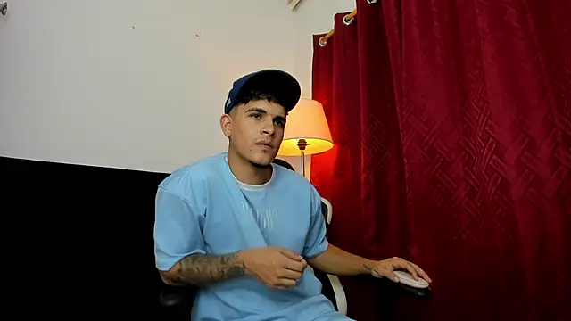 Snapshot of Evan_stoner chatting on 09-27-25, 01:32 Evan stoner online show from 09-27-25, 01:32