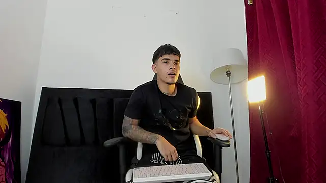 Snapshot of Evan_stoner chatting on 10-09-25, 03:59 Evan stoner online show from 10-09-25, 03:59