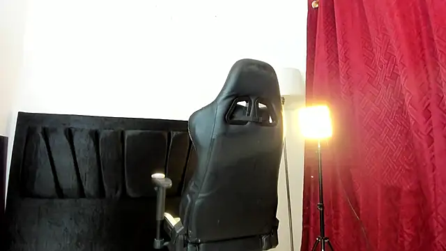 Snapshot of Evan_stoner chatting on 10-18-25, 03:53 Evan stoner online show from 10-18-25, 03:53