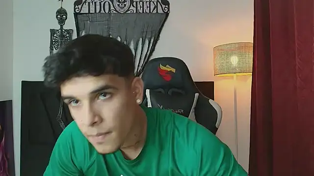 Snapshot of Evan_stoner chatting on 10-29-25, 03:20 Evan stoner online show from 10-29-25, 03:20