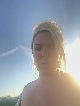 Snapshot of Bustyblondebabe32 chatting on 07-09-26, 07:07 Bustyblondebabe32 online show from 07-09-26, 07:07