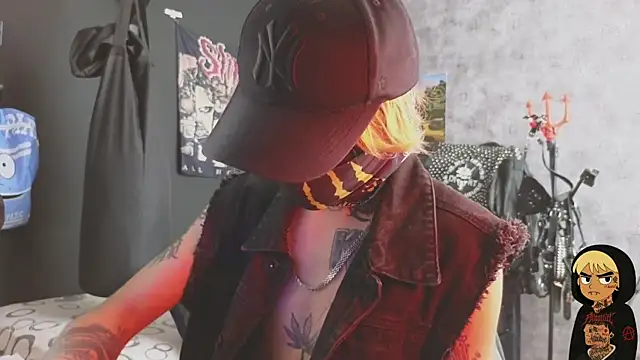 Snapshot of AcidMilo chatting on 11-11-25, 05:24 AcidMilo online show from 11-11-25, 05:24