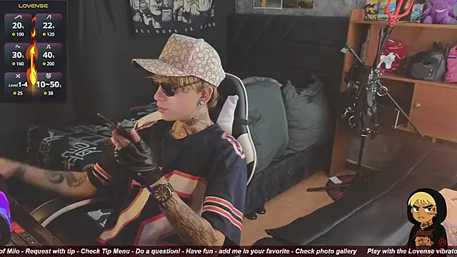 Snapshot of AcidMilo chatting on 12-05-25, 05:31 AcidMilo online show from 12-05-25, 05:31