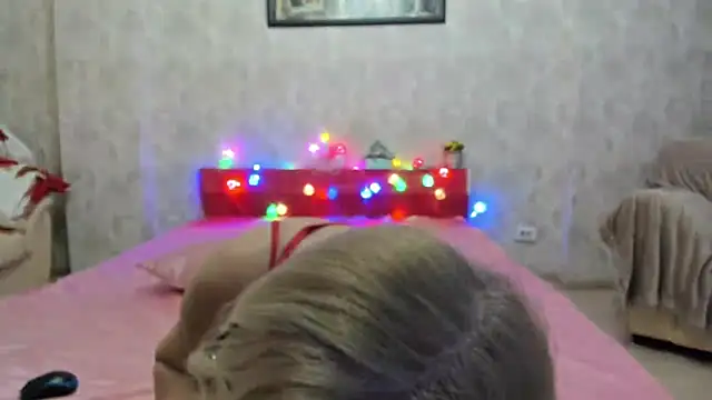 TrueFoxyyy online show from 04-12-26, 09:47