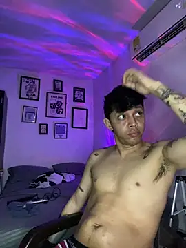 Snapshot of tonysexyboy chatting on 01-08-25, 03:29 tonysexyboy online show from 01-08-25, 03:29