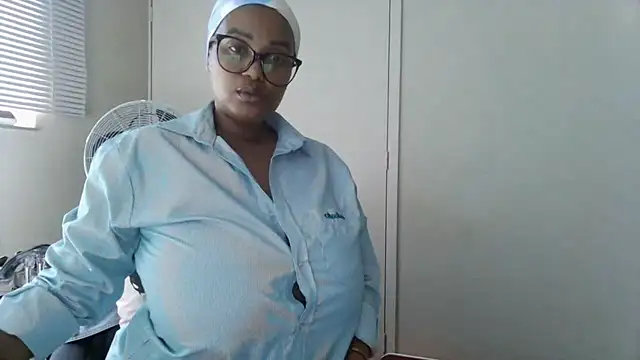 Snapshot of Charlie-Crawford chatting on 05-11-26, 09:15 Charlie-Crawford online show from 05-11-26, 09:15