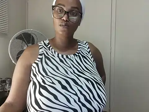 Snapshot of Charlie-Crawford chatting on 05-17-26, 04:14 Charlie-Crawford online show from 05-17-26, 04:14