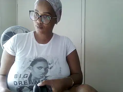 Snapshot of Charlie-Crawford chatting on 05-25-26, 02:34 Charlie-Crawford online show from 05-25-26, 02:34