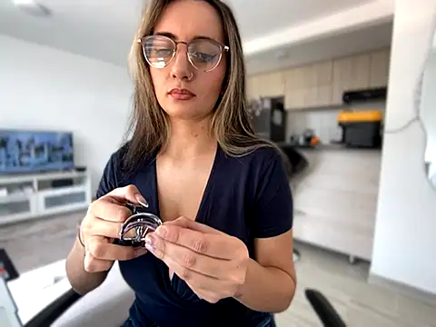 Snapshot of Anny_Moore09 chatting on 09-17-25, 02:52 Anny Moore09 online show from 09-17-25, 02:52