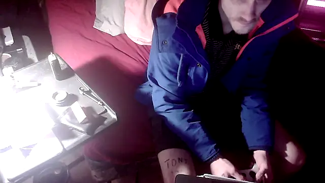 Snapshot of xxxTony999 chatting on 12-04-24, 11:02 xxxTony999 online show from 12-04-24, 11:02