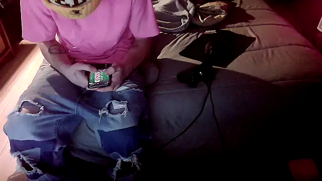 Snapshot of xxxTony999 chatting on 11-12-25, 06:58 xxxTony999 online show from 11-12-25, 06:58