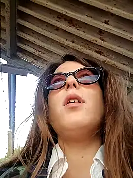 Snapshot of dolcehelena993 chatting on 10-18-25, 08:15 dolcehelena993 online show from 10-18-25, 08:15