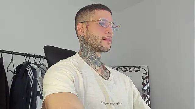 Snapshot of _jamesleandros1 chatting on 10-20-25, 05:24 jamesleandros1 online show from 10-20-25, 05:24