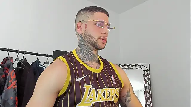 Snapshot of _jamesleandros1 chatting on 10-30-25, 04:19 jamesleandros1 online show from 10-30-25, 04:19