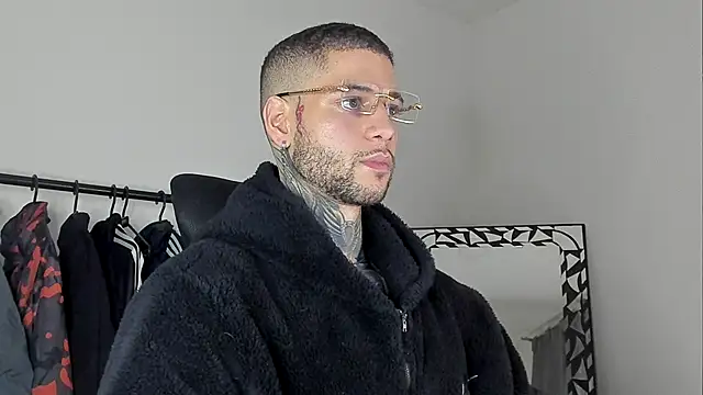 Snapshot of _jamesleandros1 chatting on 11-09-25, 02:10 jamesleandros1 online show from 11-09-25, 02:10