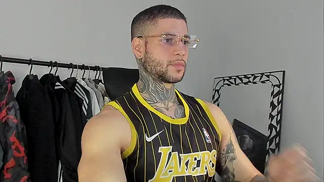 Snapshot of _jamesleandros1 chatting on 11-15-25, 09:54 jamesleandros1 online show from 11-15-25, 09:54