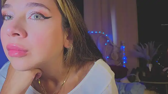 Snapshot of Funny_Bunny chatting on 06-11-26, 01:16 Funny Bunny online show from 06-11-26, 01:16