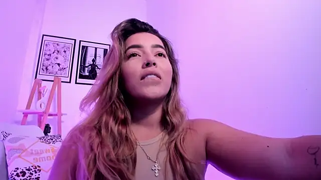 sofihill01 online show from 06-04-26, 06:47