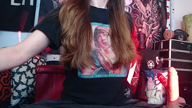 Snapshot of Silentmary chatting on 04-22-26, 03:35 Silentmary online show from 04-22-26, 03:35