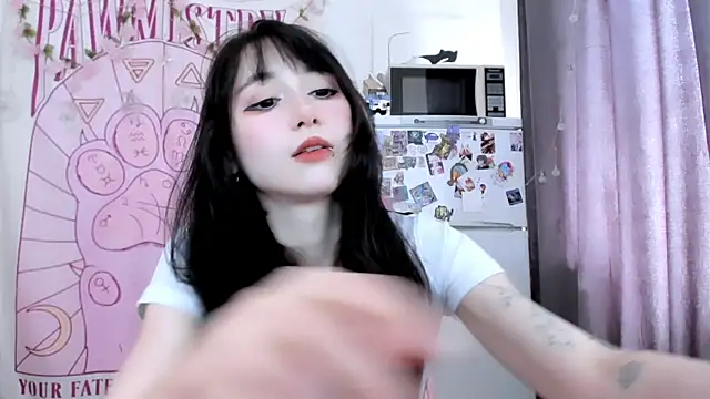 Snapshot of Holy420lolii chatting on 06-12-26, 01:10 Holy420lolii online show from 06-12-26, 01:10