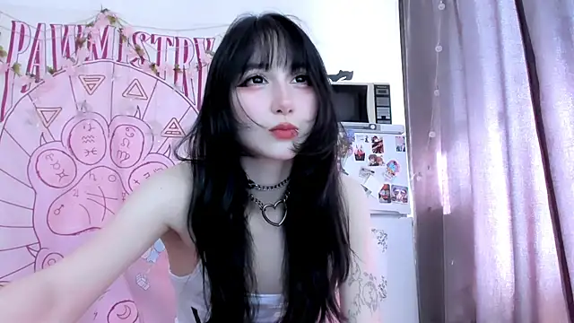 Snapshot of Holy420lolii chatting on 06-19-26, 01:59 Holy420lolii online show from 06-19-26, 01:59