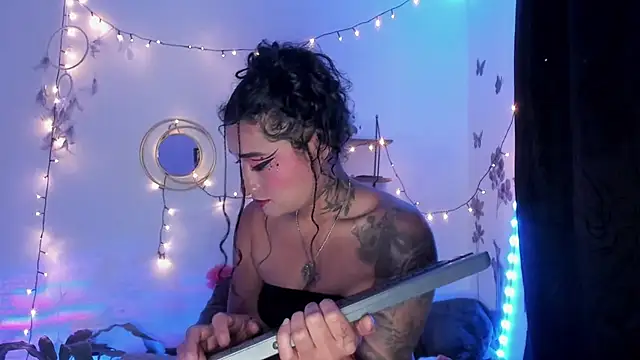 Snapshot of Eva_Lee_ chatting on 03-01-25, 06:24 Eva Lee online show from 03-01-25, 06:24