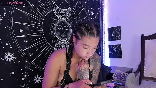 Snapshot of Eva_Lee_ chatting on 10-16-25, 09:10 Eva Lee online show from 10-16-25, 09:10