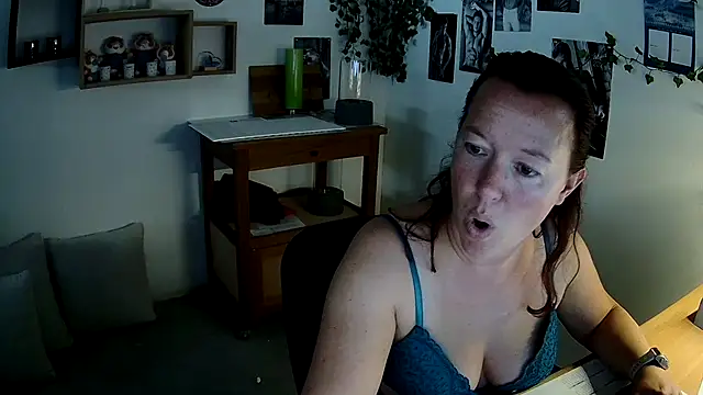 Snapshot of AnyaKrey@xh chatting on 10-19-25, 11:55 AnyaKreyxh online show from 10-19-25, 11:55