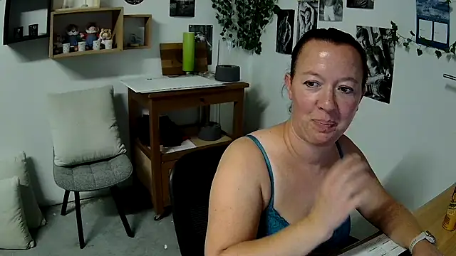 Snapshot of AnyaKrey@xh chatting on 10-26-25, 12:22 AnyaKreyxh online show from 10-26-25, 12:22