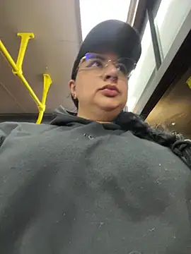 Abril Luv online show from 03-15-25, 10:24