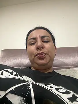 Snapshot of Abril_Luv chatting on 01-19-26, 01:20 Abril Luv online show from 01-19-26, 01:20