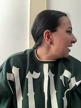 Snapshot of Abril_Luv chatting on 02-04-26, 01:28 Abril Luv online show from 02-04-26, 01:28