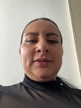 Snapshot of Abril_Luv chatting on 02-17-26, 01:18 Abril Luv online show from 02-17-26, 01:18