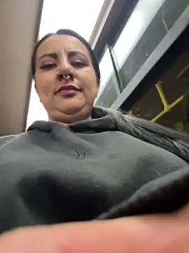 Snapshot of Abril_Luv chatting on 02-20-26, 01:02 Abril Luv online show from 02-20-26, 01:02