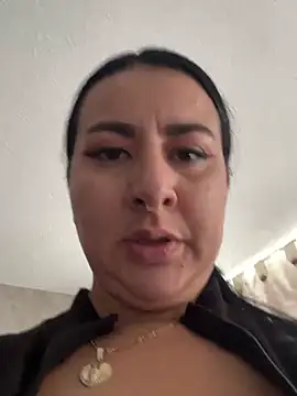 Abril Luv online show from 05-15-26, 02:35